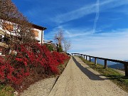 09 Saliamo a sx accanto alla bella casetta